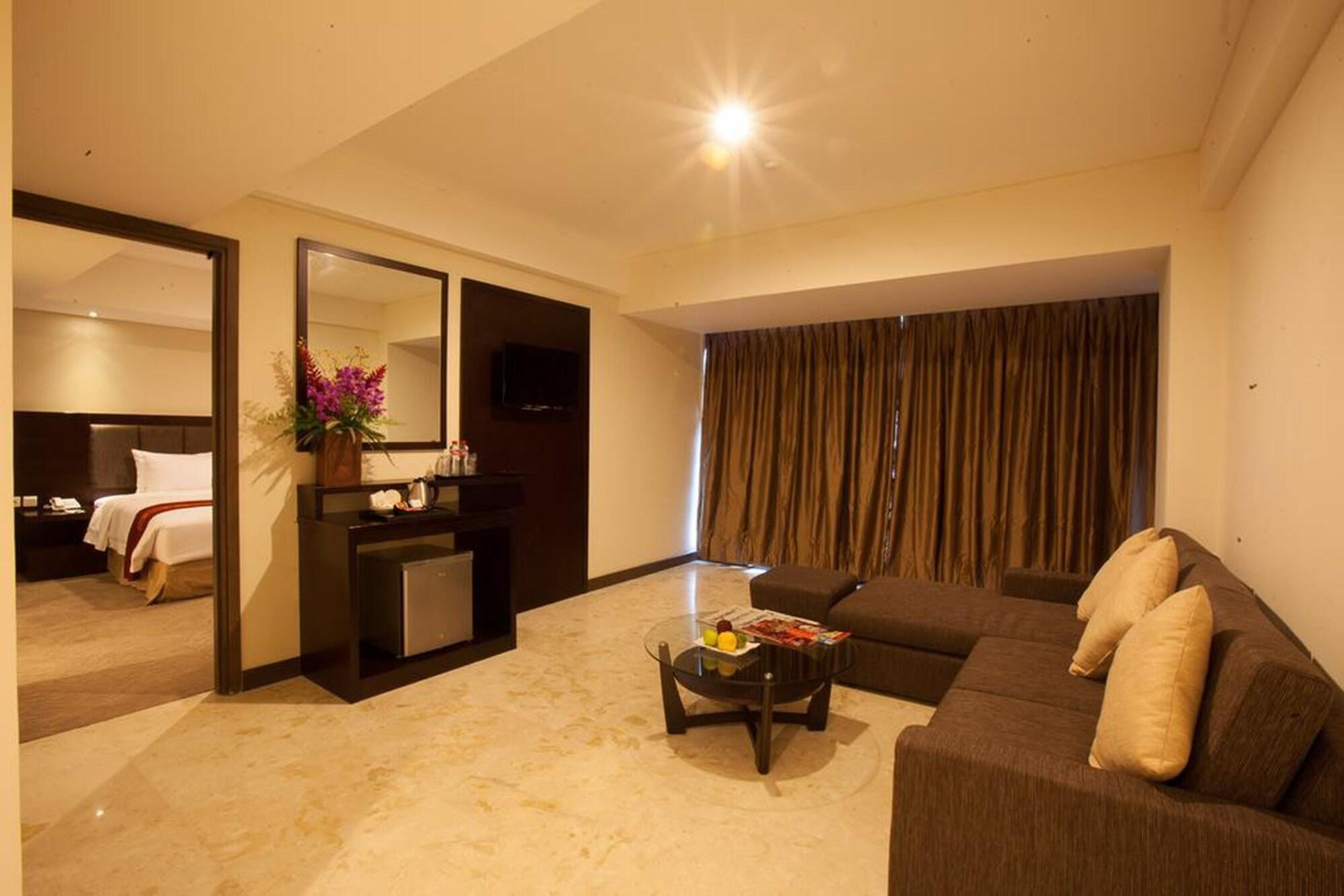 Claro Hotel Kendari Ngoại thất bức ảnh