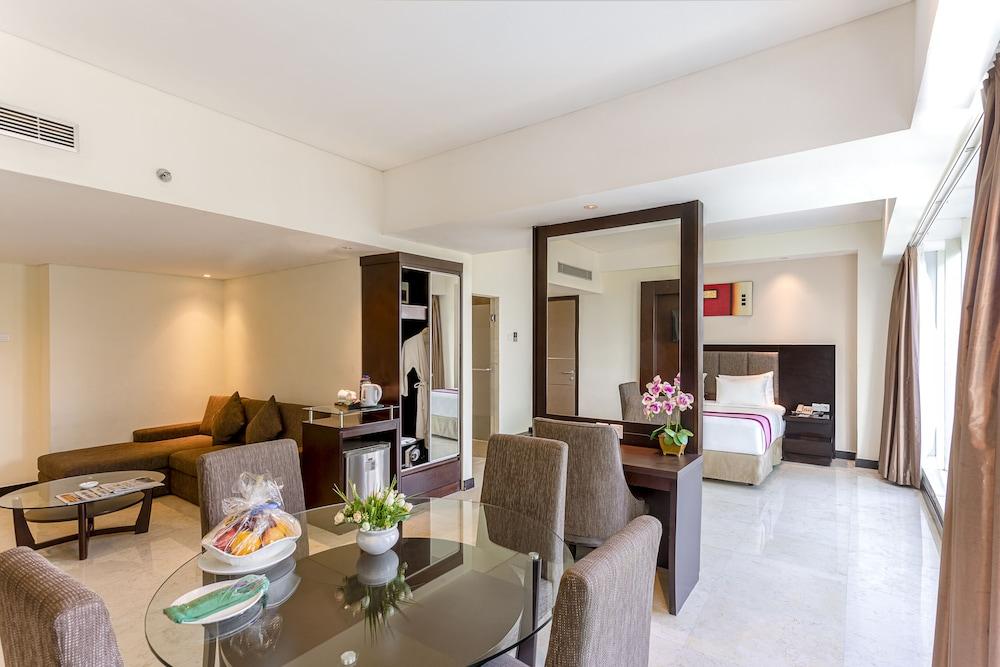 Claro Hotel Kendari Ngoại thất bức ảnh