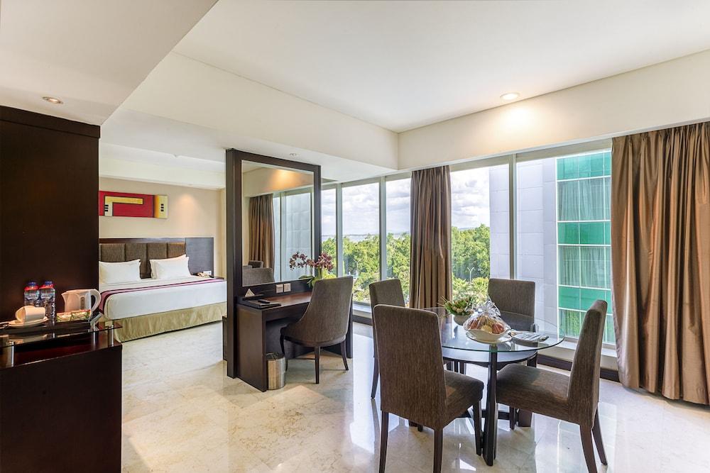 Claro Hotel Kendari Ngoại thất bức ảnh