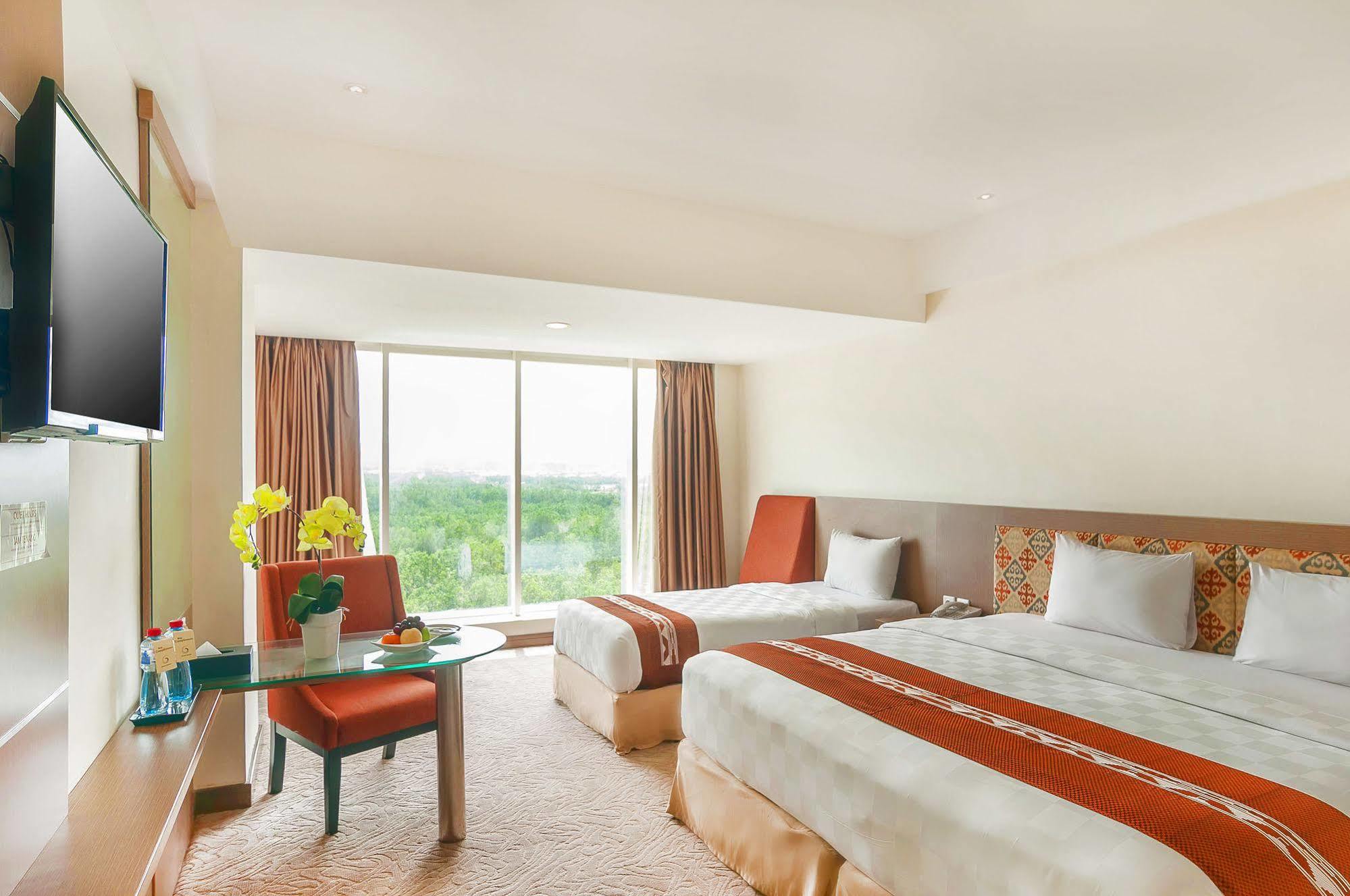Claro Hotel Kendari Ngoại thất bức ảnh