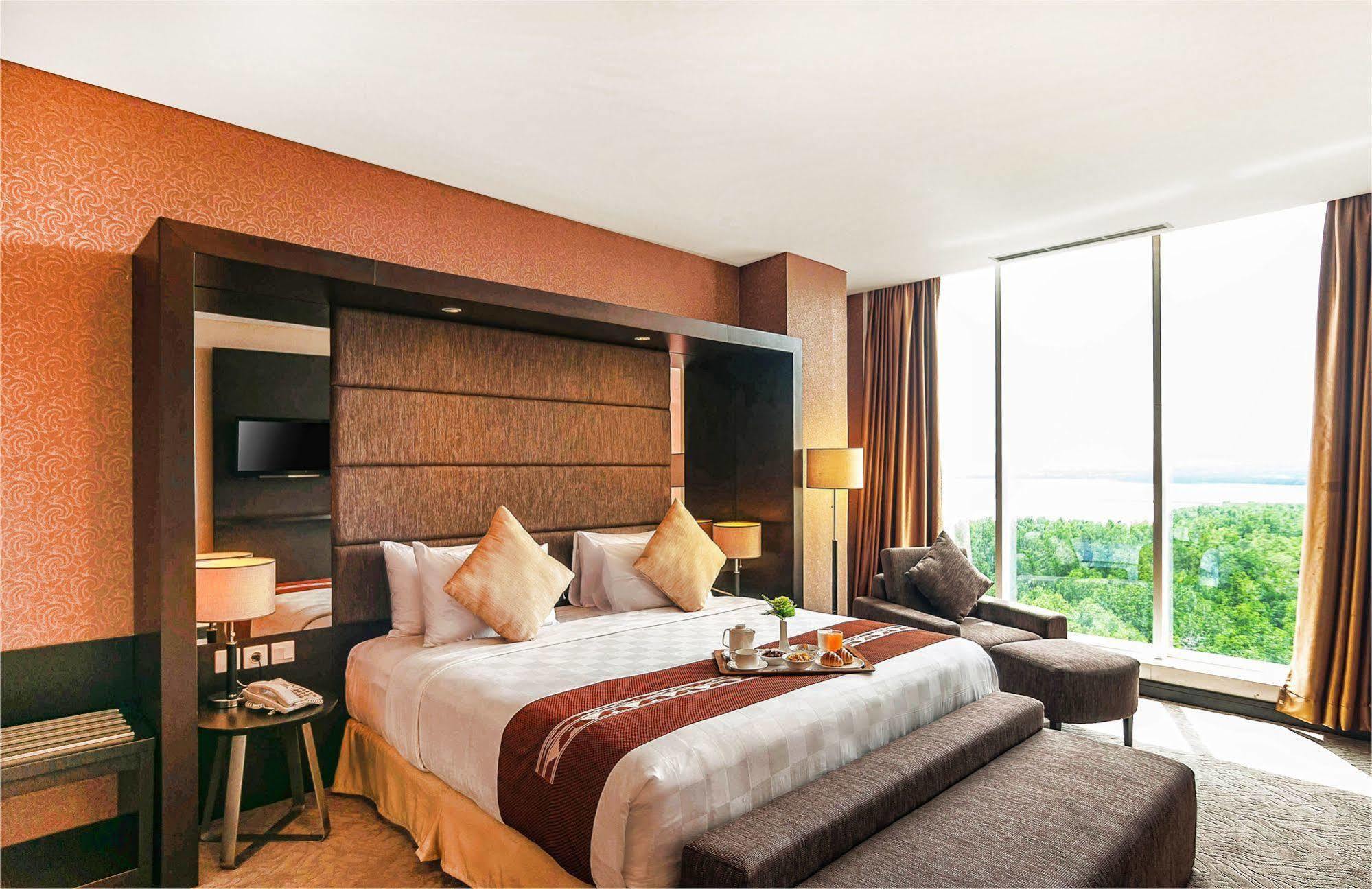 Claro Hotel Kendari Ngoại thất bức ảnh