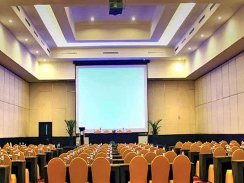 Claro Hotel Kendari Ngoại thất bức ảnh